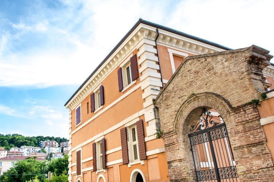 Property building, Facade/entrance, Landmark view