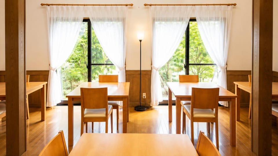 Restaurant/places to eat, Dining area