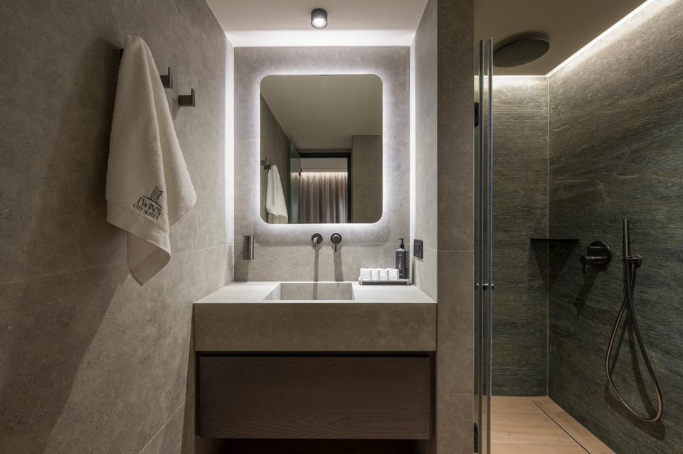 Shower, Bathroom, towels