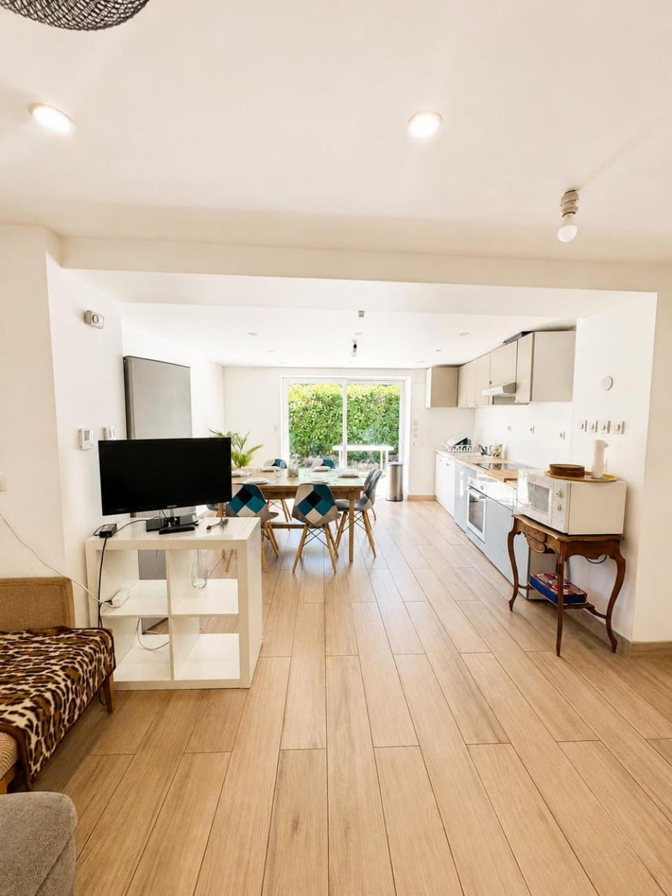 Communal lounge/ TV room, TV and multimedia, Kitchen or kitchenette, Living room, Seating area, Dining area