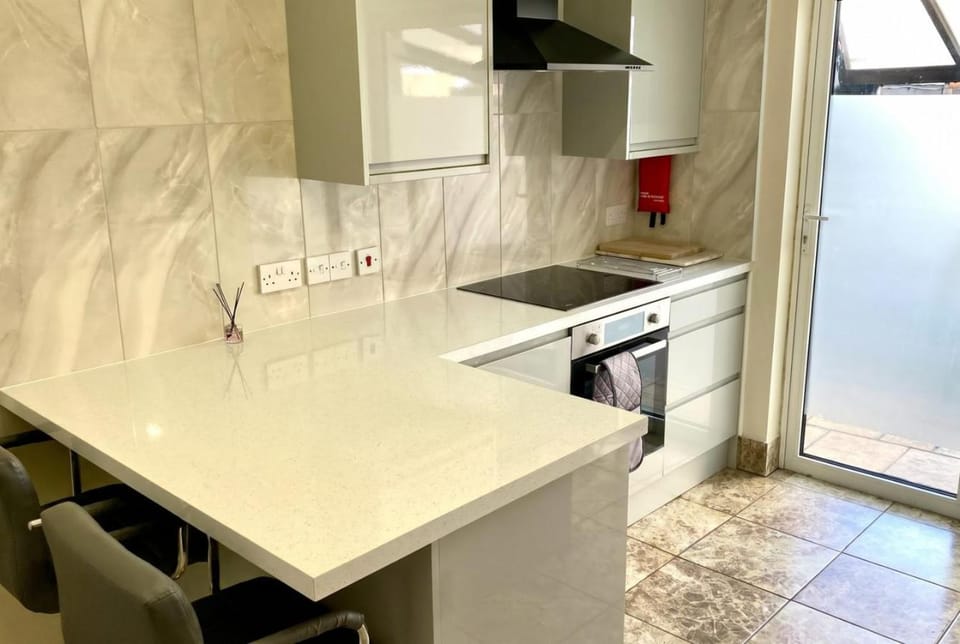 Kitchen or kitchenette, oven