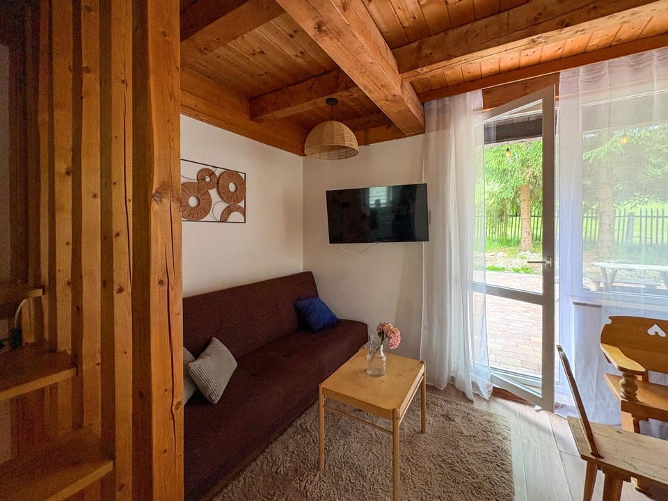 Willa Biały Domek - domek z sauną, balią i basenem Villa in Lesser Poland Voivodeship