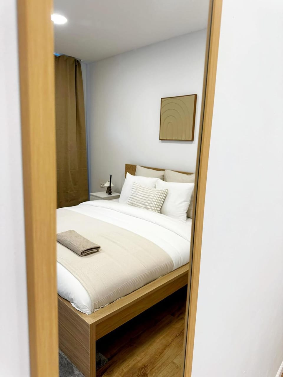 Bed, Bedroom, towels