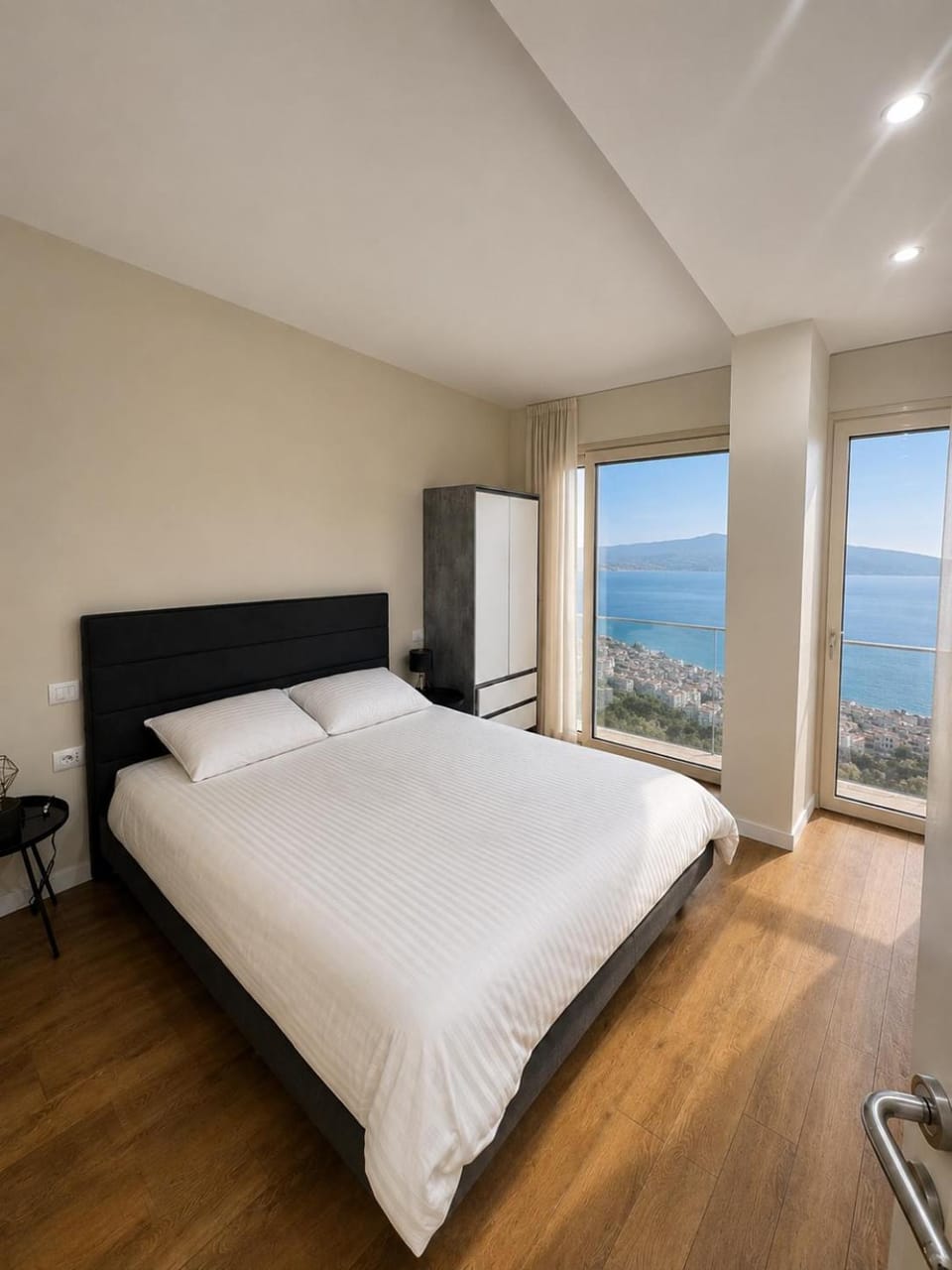 Bed, Natural landscape, Photo of the whole room, Bedroom, Sea view, Sea view, Sunrise, Sunset