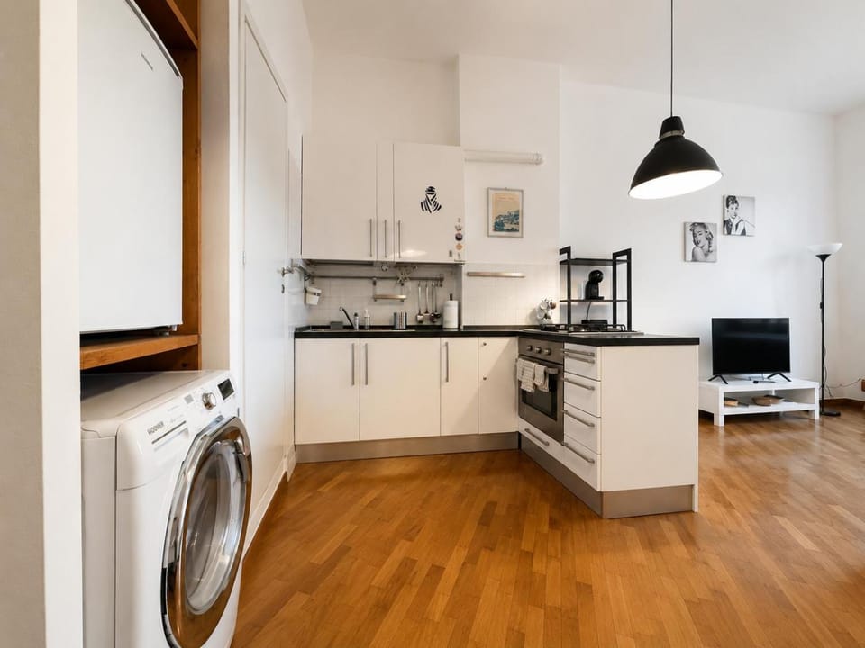 Kitchen or kitchenette, stove, washing machine