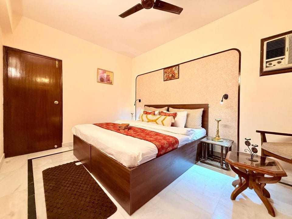 4BR Judge's Abode - An Antique Home in City Center Apartment in Jaipur