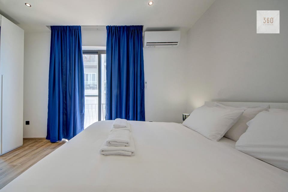 Bed, Photo of the whole room, Bedroom, towels, air conditioner