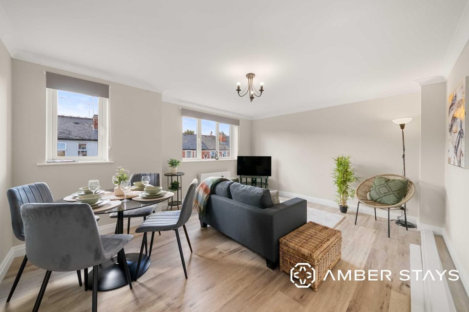 Living room, Seating area, Dining area, Evening entertainment