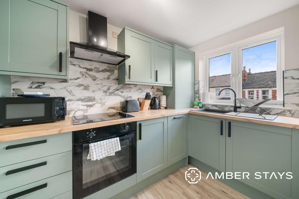 Kitchen or kitchenette, oven, toaster