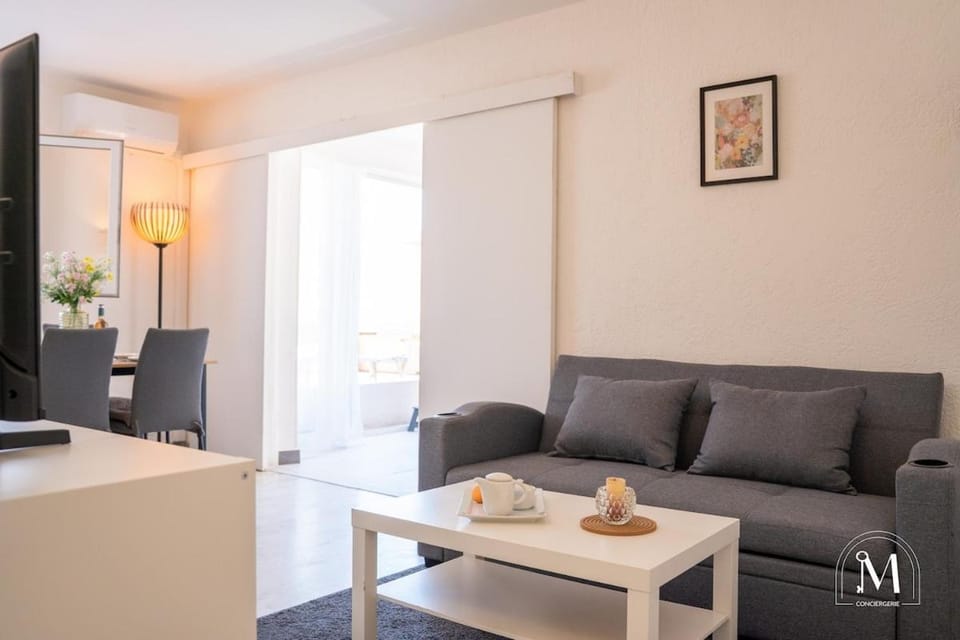 T2 refait à neuf - proche de la mer à Six fours Apartment in Six-Fours-les-Plages