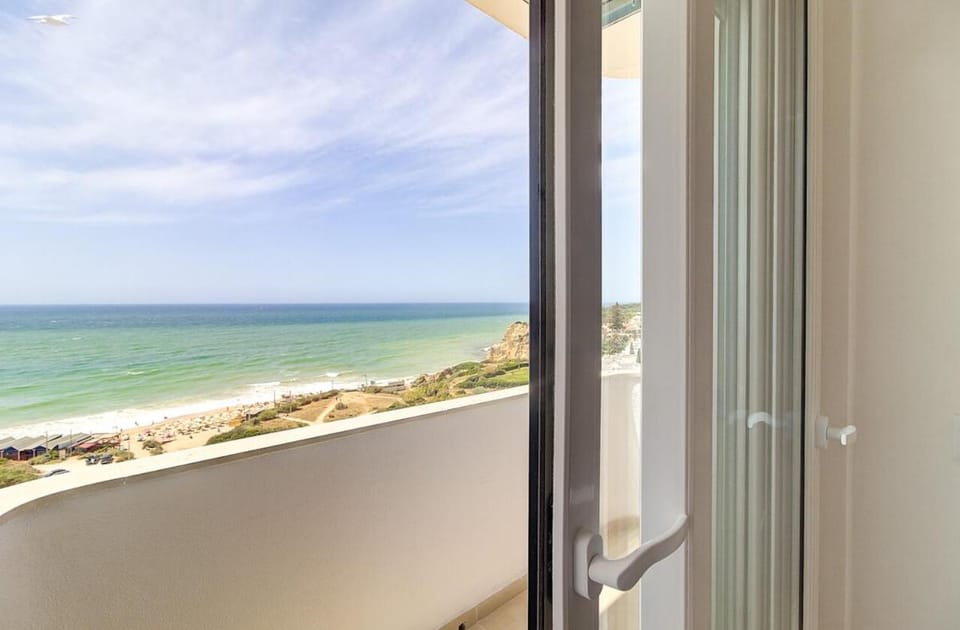 Ocean Breeze Armação Apartment in Faro District