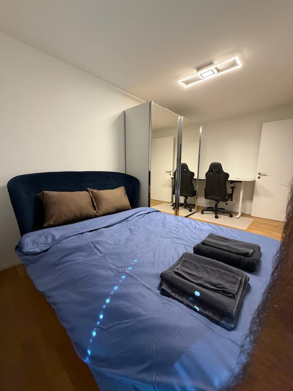 Bed, Photo of the whole room, Seating area, Bedroom, flat iron, wardrobe