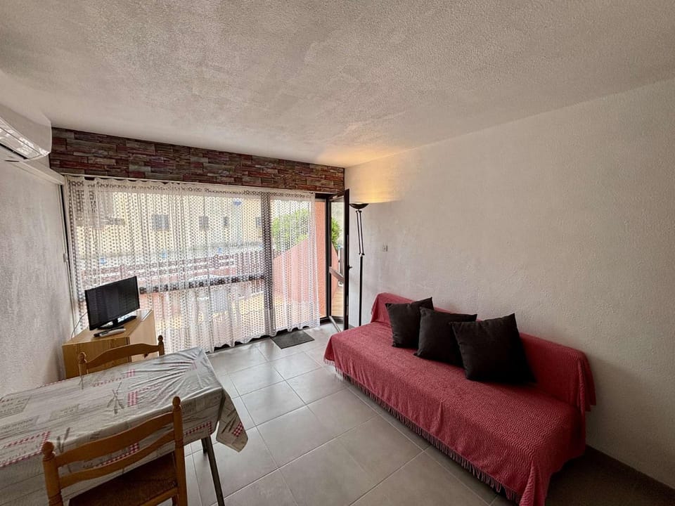 TV and multimedia, Living room, Bedroom