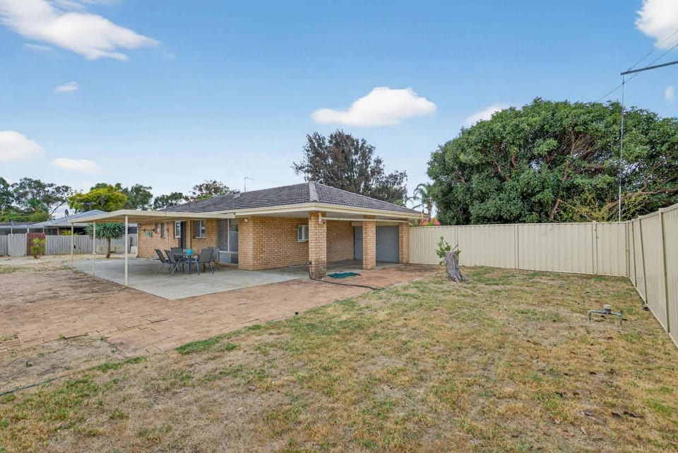 Quiet 3BR Armadale Home with Free Parking and AC House in Perth