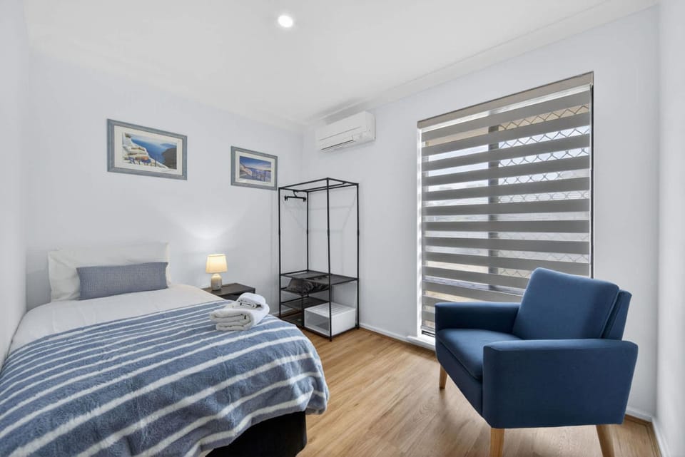 Quiet 3BR Armadale Home with Free Parking and AC House in Perth