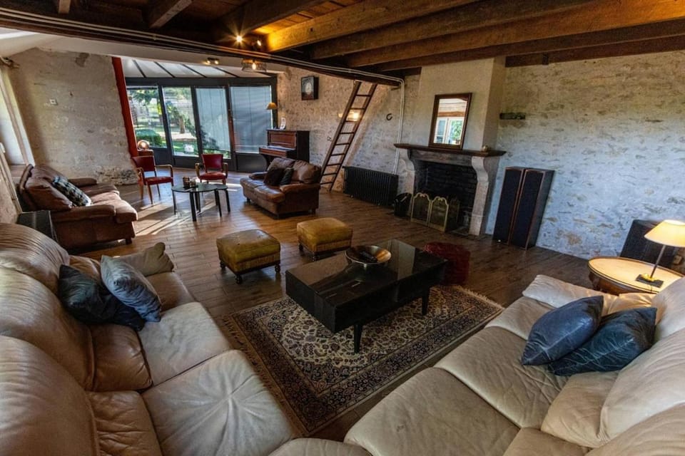 Communal lounge/ TV room