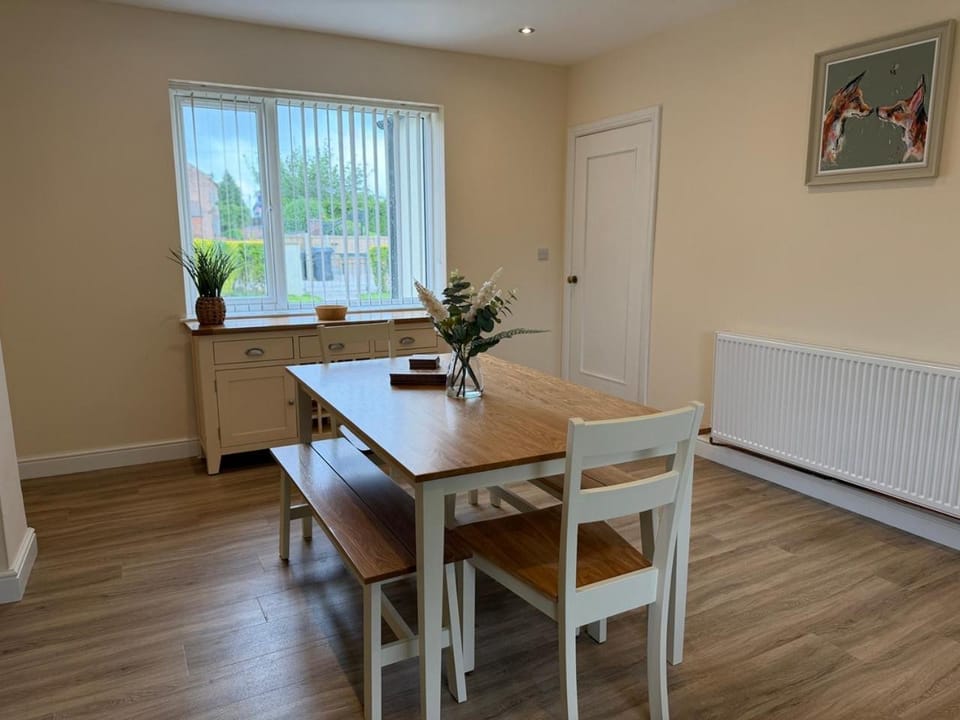 Dining area, kitchen