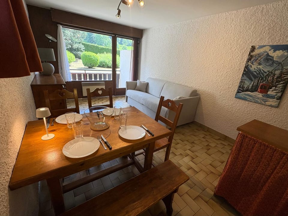 Living room, Seating area, Dining area, Garden view
