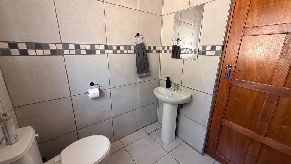 Toilet, Bathroom, towels