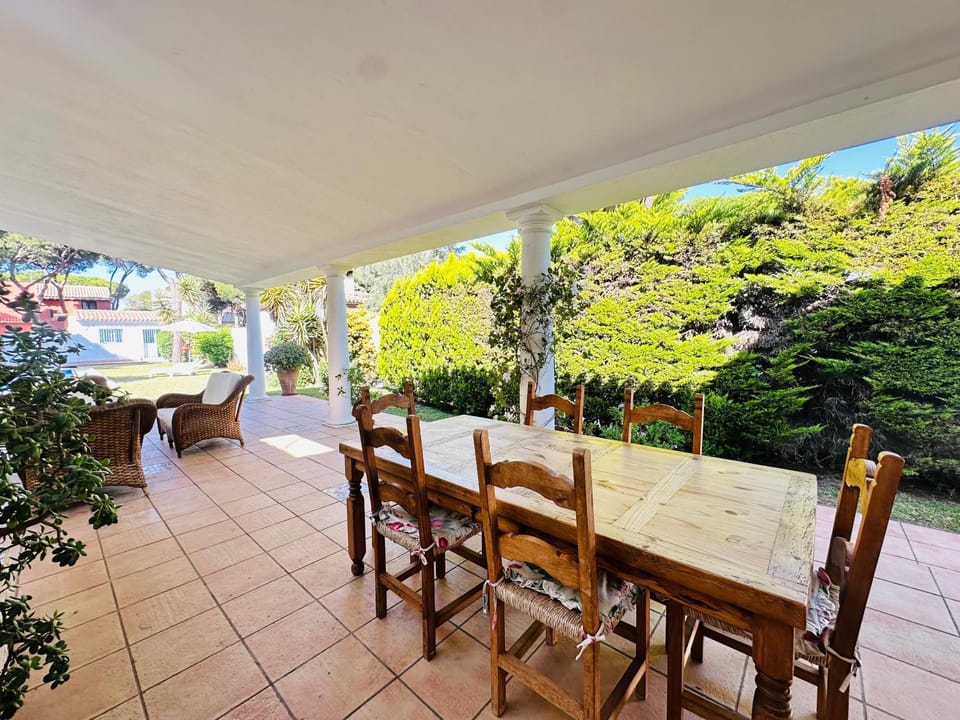 Patio, Natural landscape, Garden, Dining area