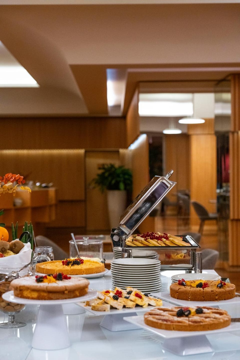 Restaurant/places to eat, Breakfast, Continental breakfast