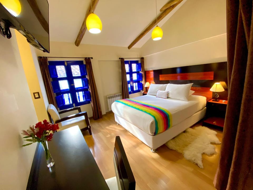 Toilet, Bed, TV and multimedia, Seating area, Bedroom, Street view, heating, internet, locker