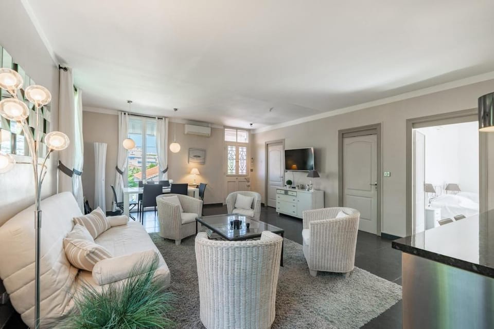 Le Fenelon 2 BDR Terrace Apartment in Cannes
