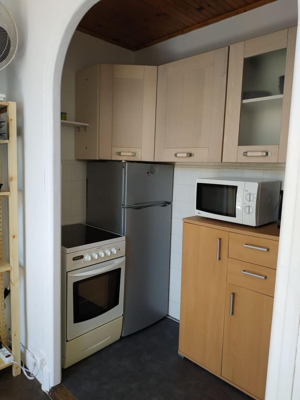 Kitchen or kitchenette, oven