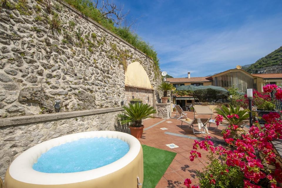 Hot Tub, Swimming pool