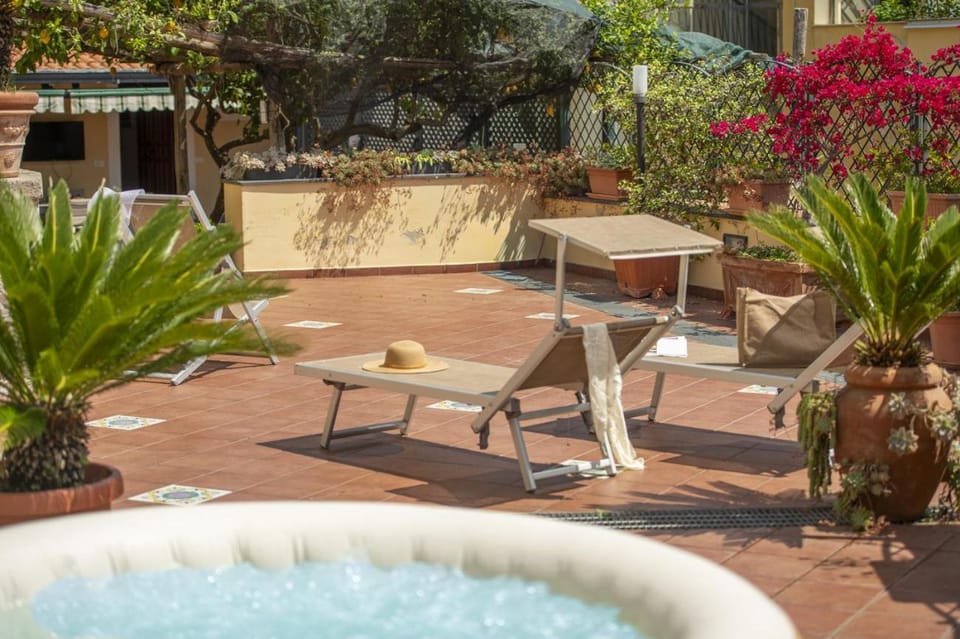 Patio, Garden, Hot Tub, Balcony/Terrace, Garden view