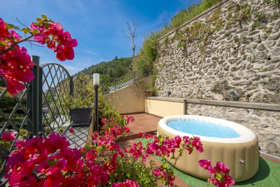 Hot Tub, Swimming pool