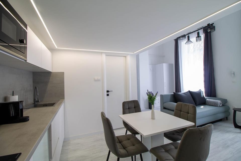 Dining area, kitchen