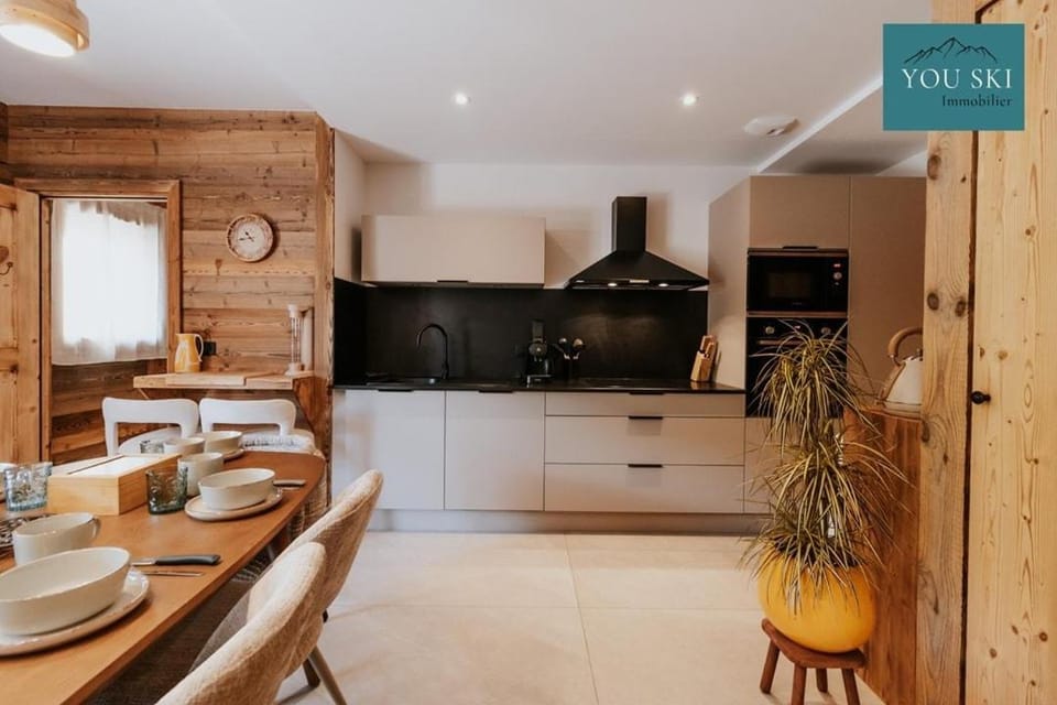 TV and multimedia, Kitchen or kitchenette, Dining area, stove