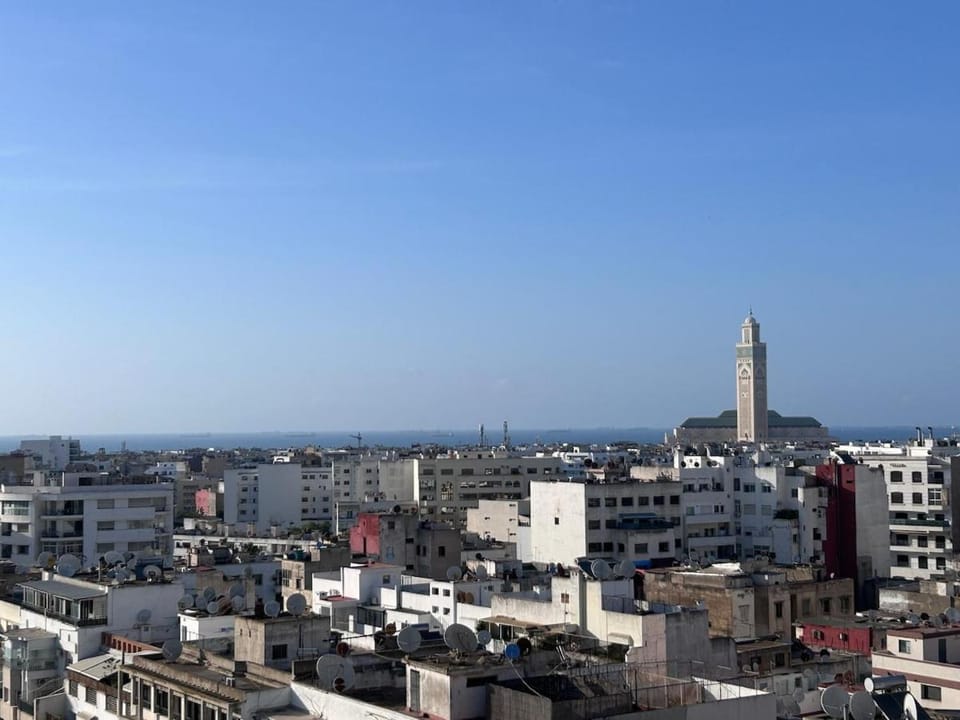 Property building, Day, Neighbourhood, Bird's eye view, City view, Sea view, Street view, Location, Parking