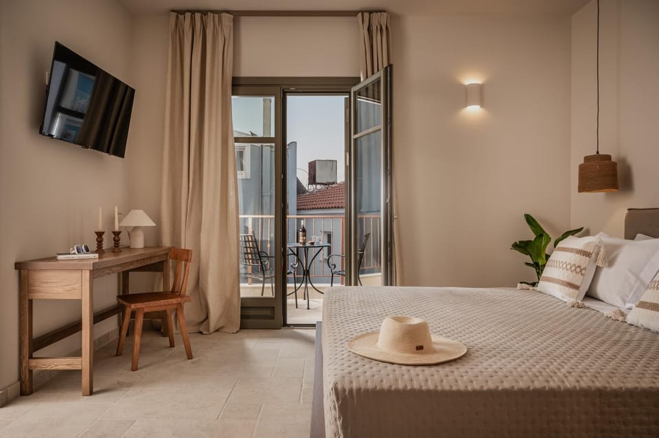 Bed, View (from property/room), Balcony/Terrace, Decorative detail, Bedroom