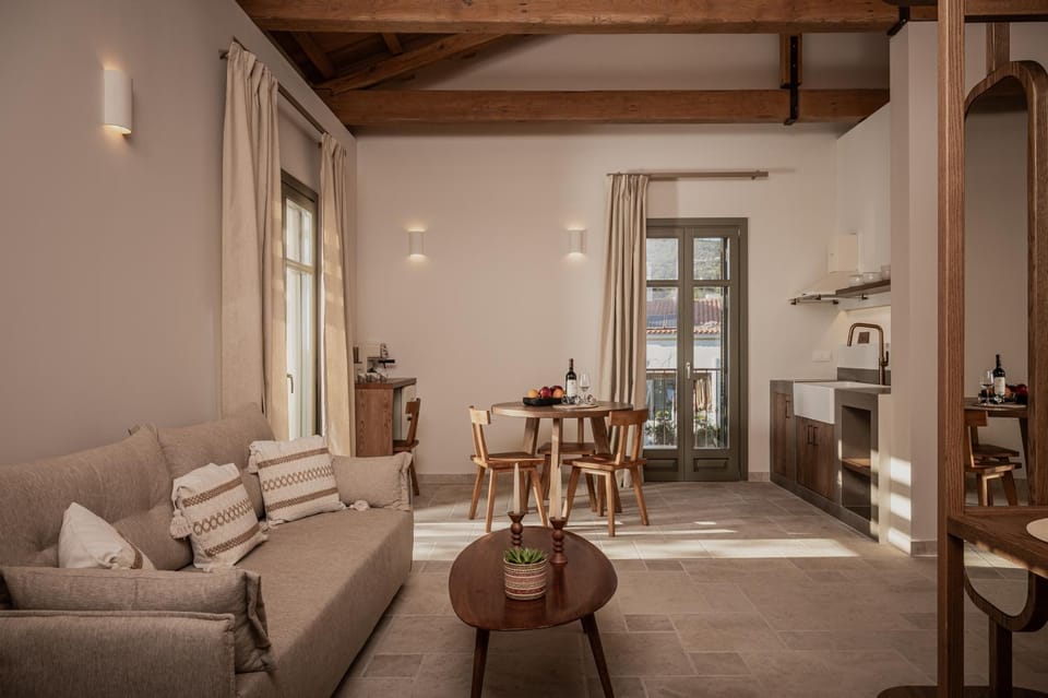 View (from property/room), Kitchen or kitchenette, Living room, Photo of the whole room, Dining area, Mountain view