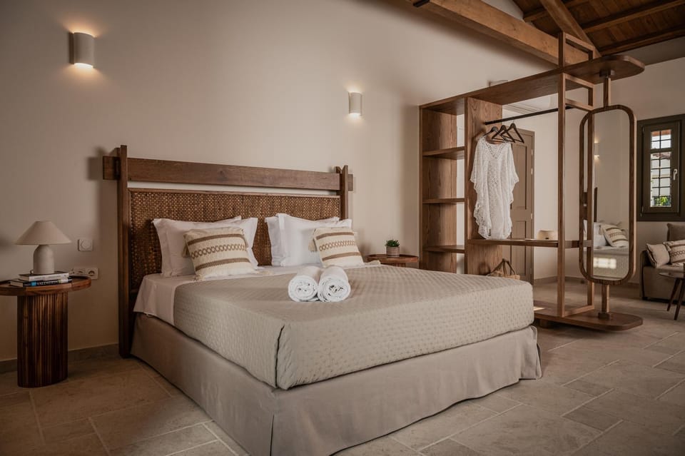Bed, Photo of the whole room, Bedroom, towels, wardrobe