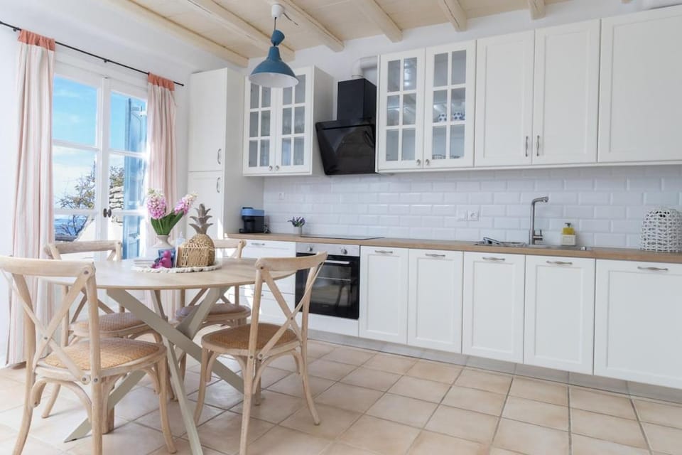 Cycladic Boungainvillea Home House in Mykonos, Mikonos 846 00, Greece