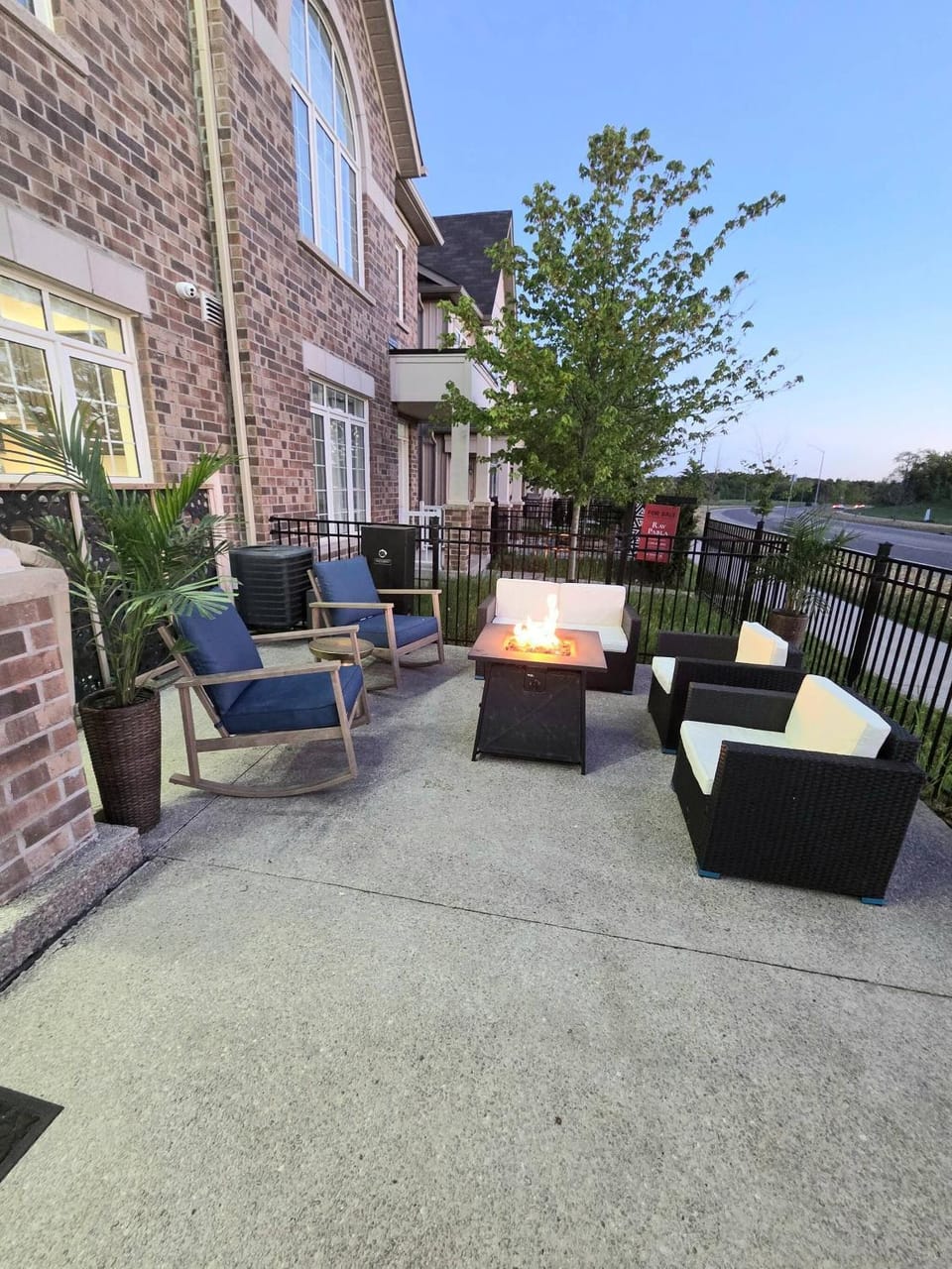 Ligero Townhouse Entire Four Bedrooms Home House in Orangeville