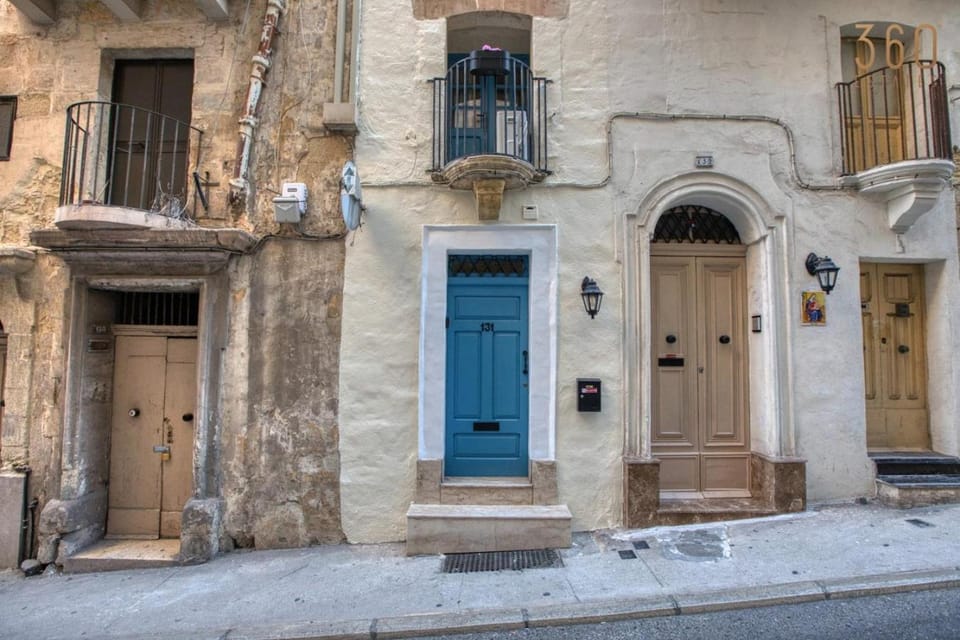 Property building, Facade/entrance, Day, Neighbourhood, Street view