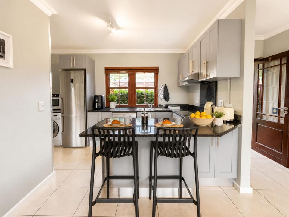 Kitchen or kitchenette, Dining area, dishwasher, oven, stove