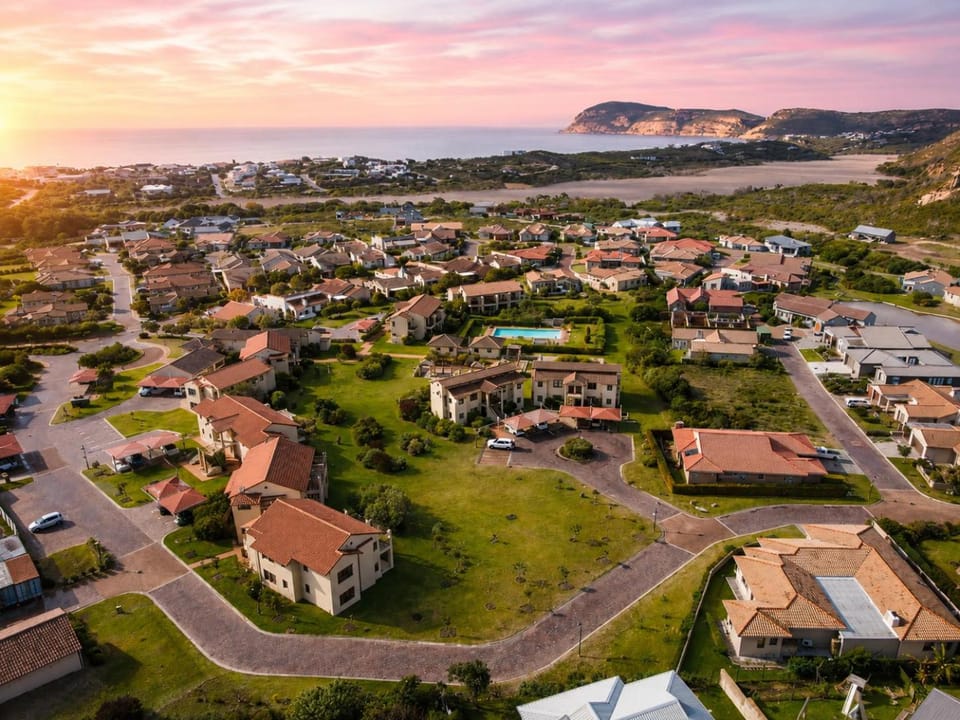 Property building, Nearby landmark, Day, Neighbourhood, Bird's eye view, Area and facilities, Swimming pool