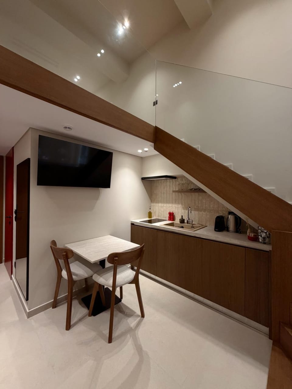 TV and multimedia, Coffee/tea facilities, Kitchen or kitchenette, Dining area, stove