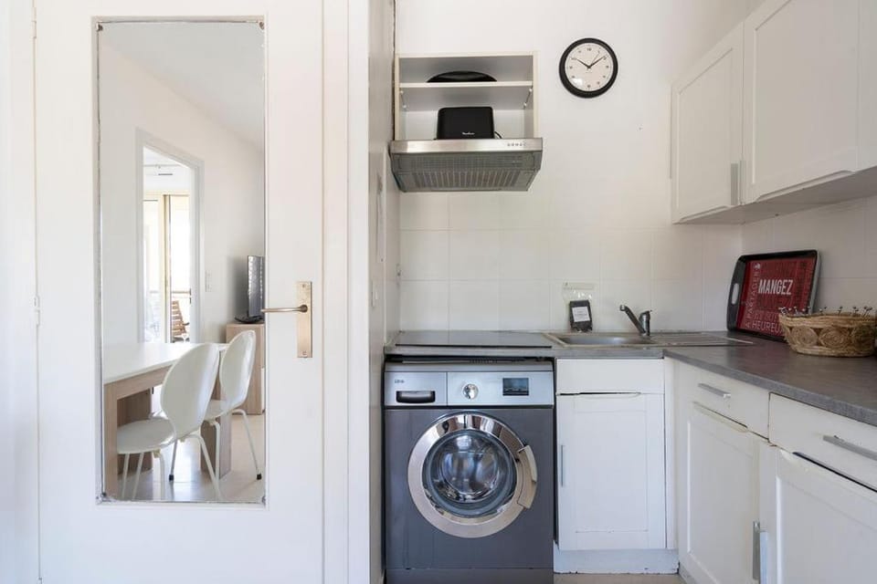 Kitchen or kitchenette, stove, toaster, washing machine
