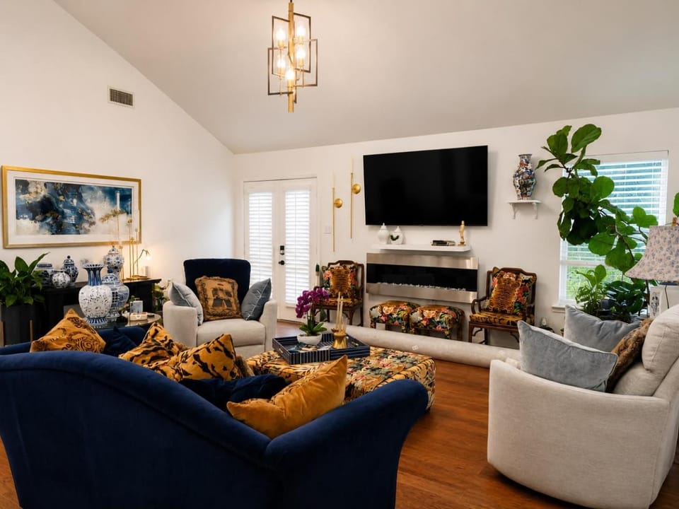 Luxury 2BR Retreat - Hot Tub and Medina River Access Apartment in Medina