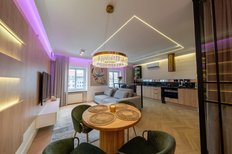 TV and multimedia, Kitchen or kitchenette, Seating area, Dining area