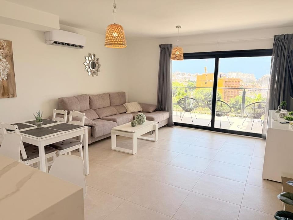 New family townhouse, 5 minutes on foot from the beach BENALMADENA COAST House in Benalmadena