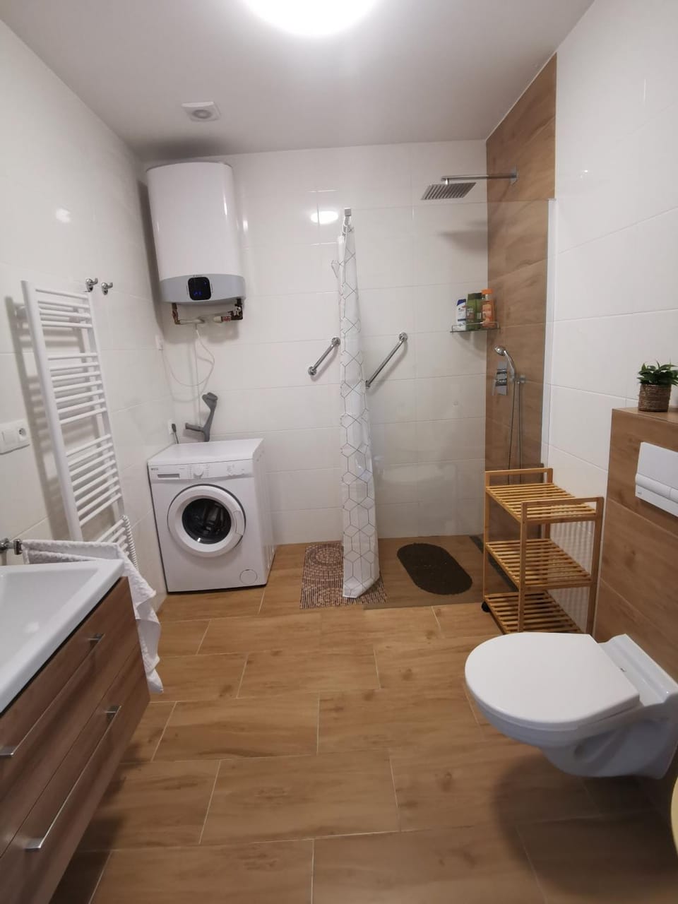 Bathroom, washing machine