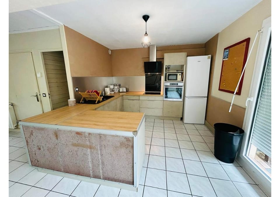 Kitchen or kitchenette, stove, kitchen