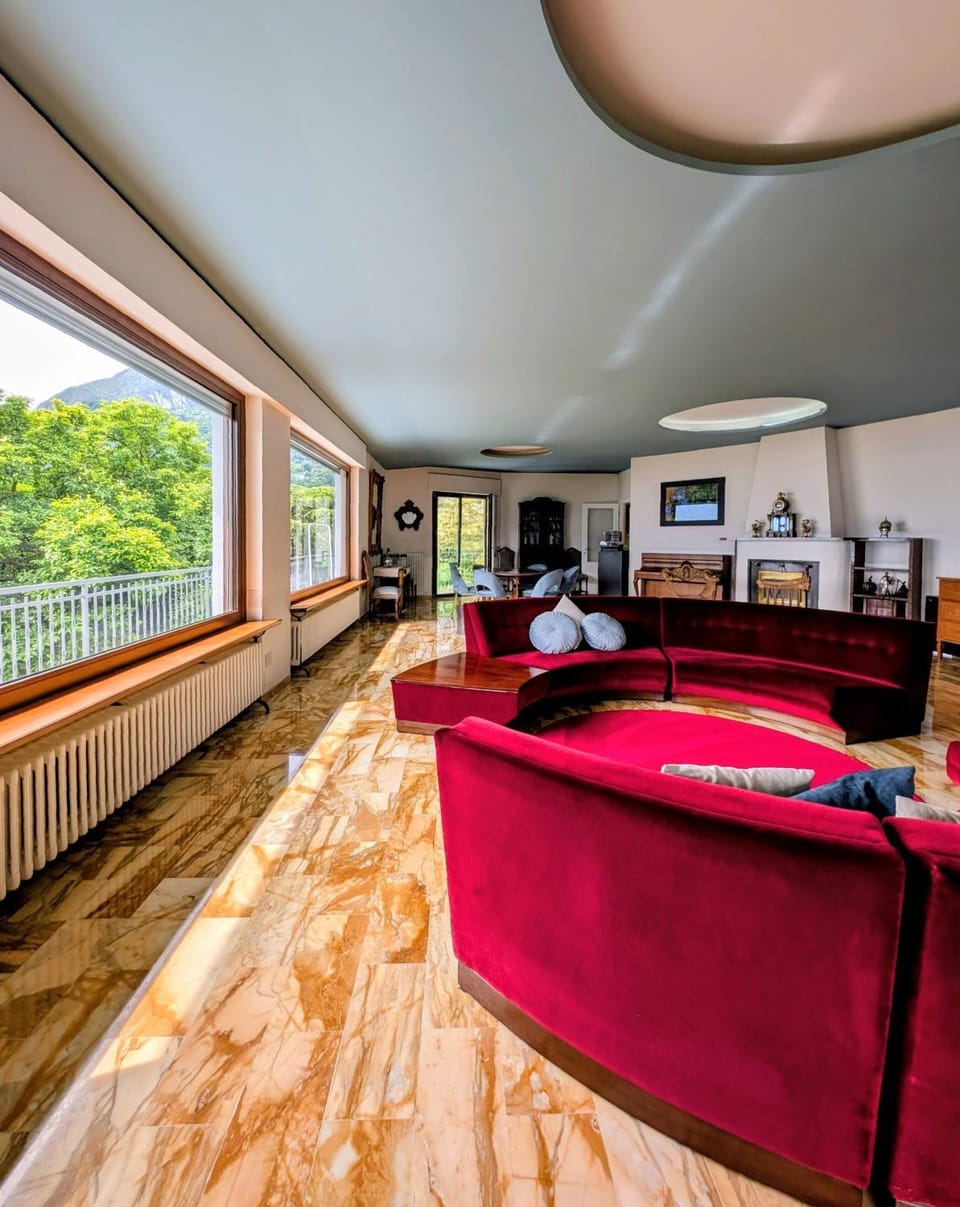 View (from property/room), Living room, Seating area
